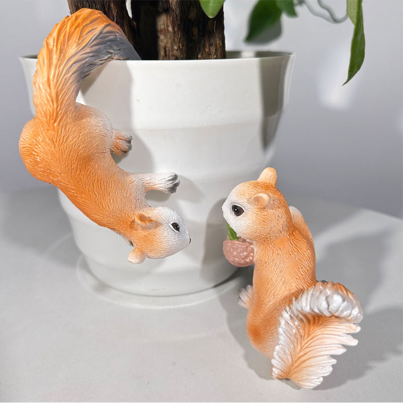 Squirrel pot hanging decorator