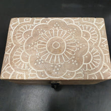 Load image into Gallery viewer, Carved Floral Trinket Box
